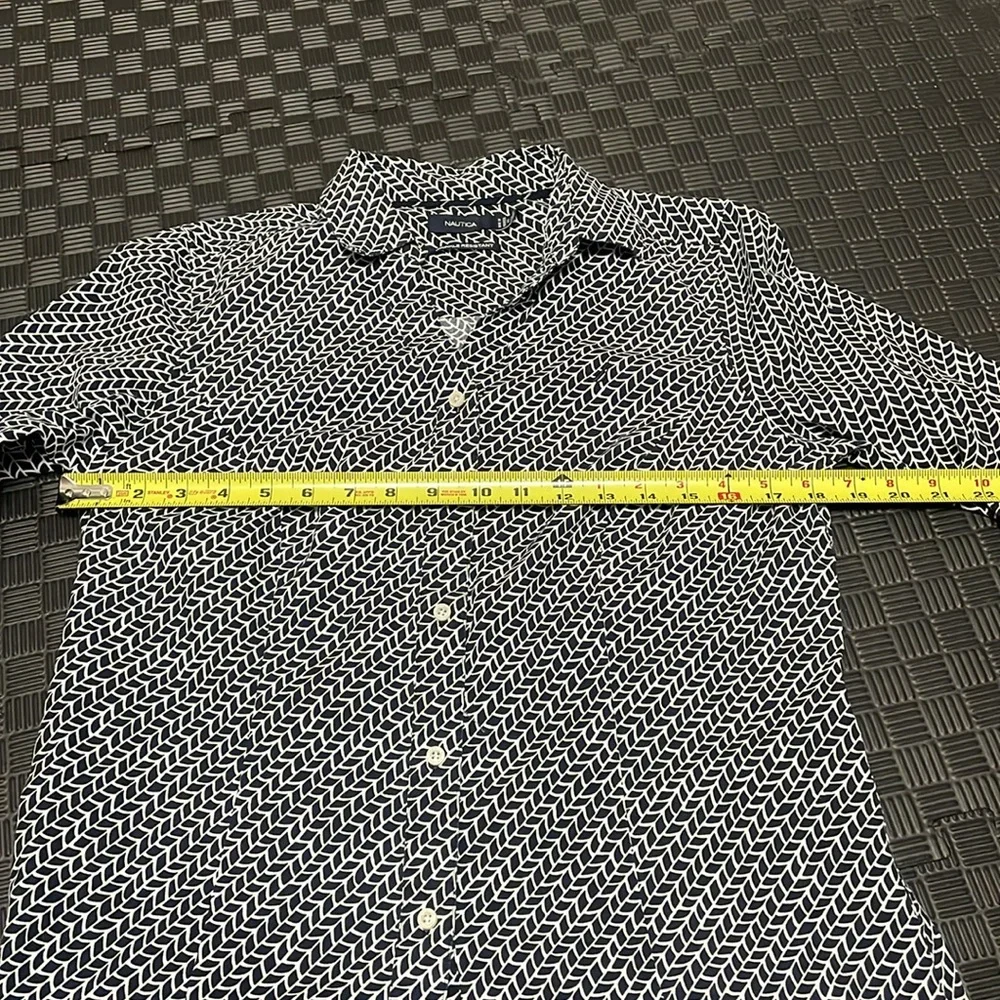 Nautical wrinkle resistant button down shirt size medium